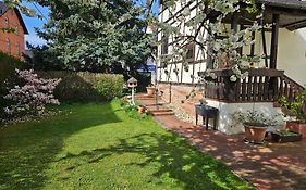 Apartments Am Saalebogen Mit Gartenterrasse, Grillkamin, Freie Parkplaetze